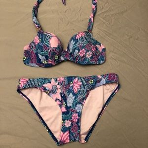 Victoria’s Secret bikini